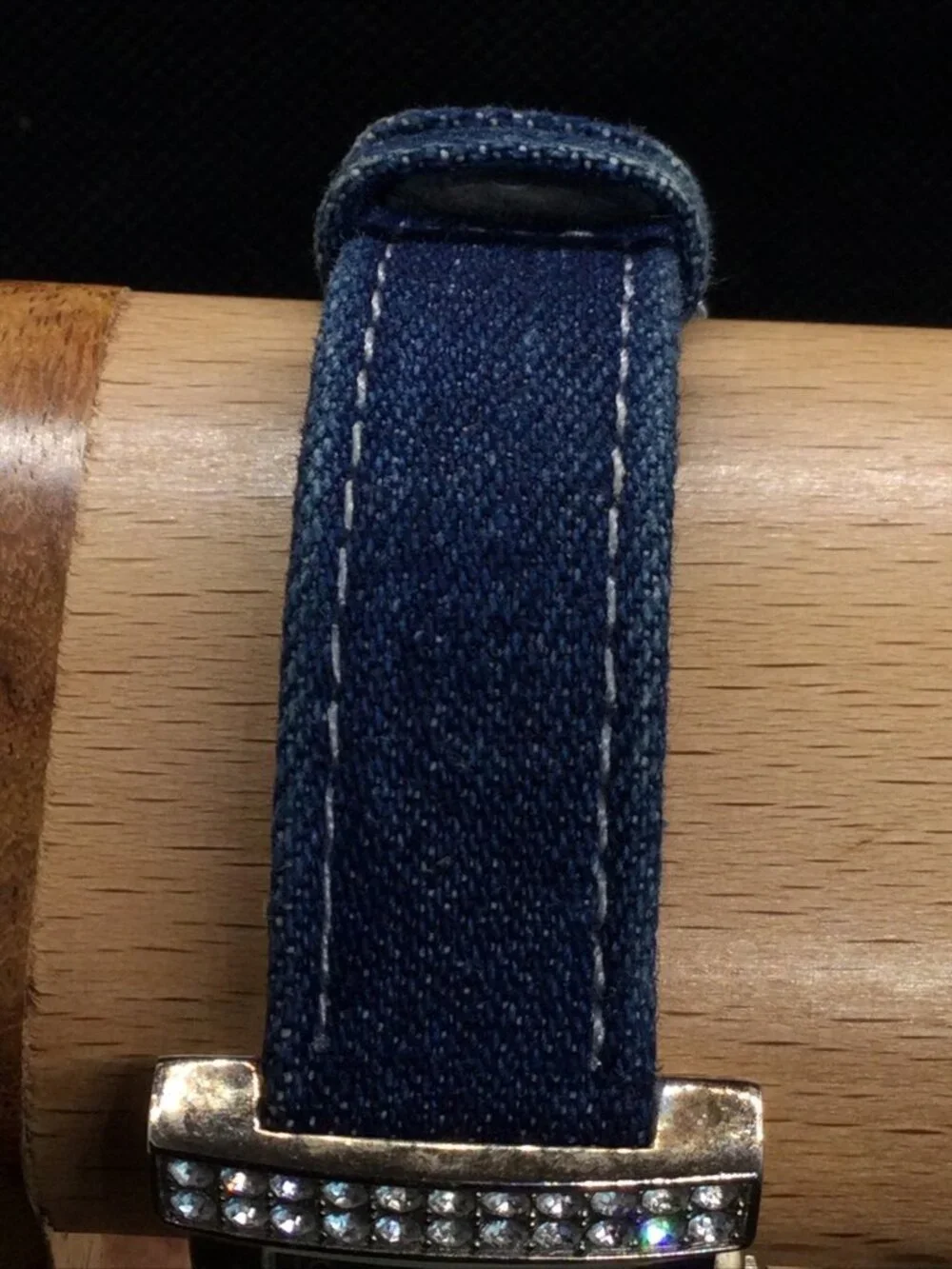 Vintage Joan Rivers Classic Ladies Watch 6.5” Blue Denim Band 23.0mm Case